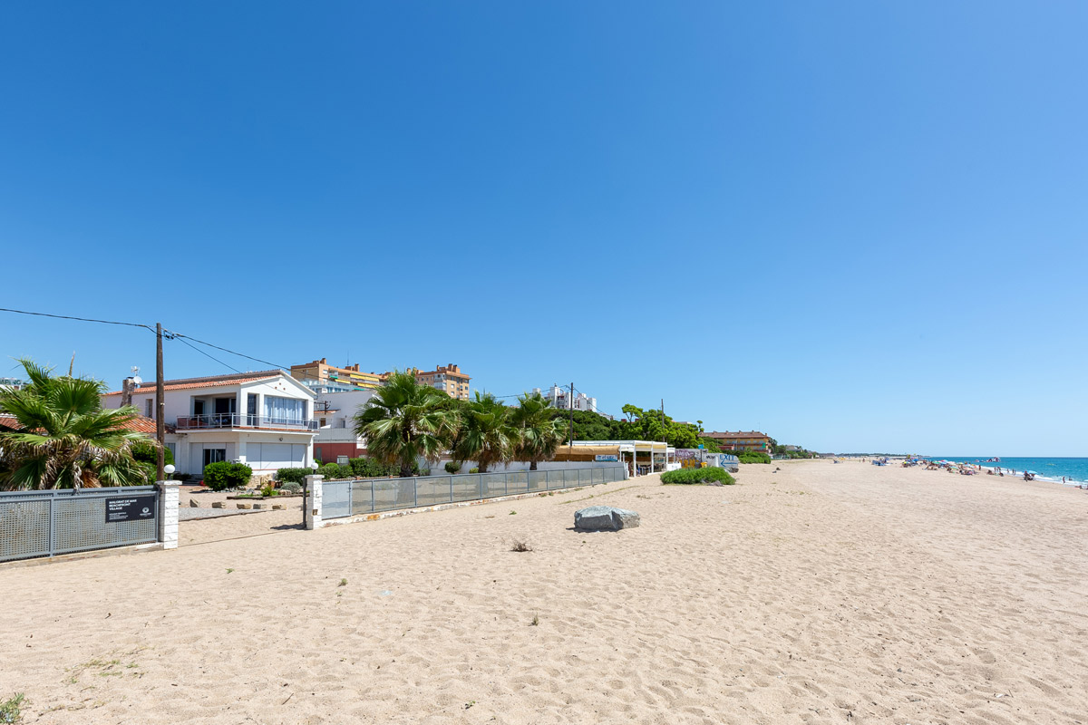 BEACHFRONT VILLAGE